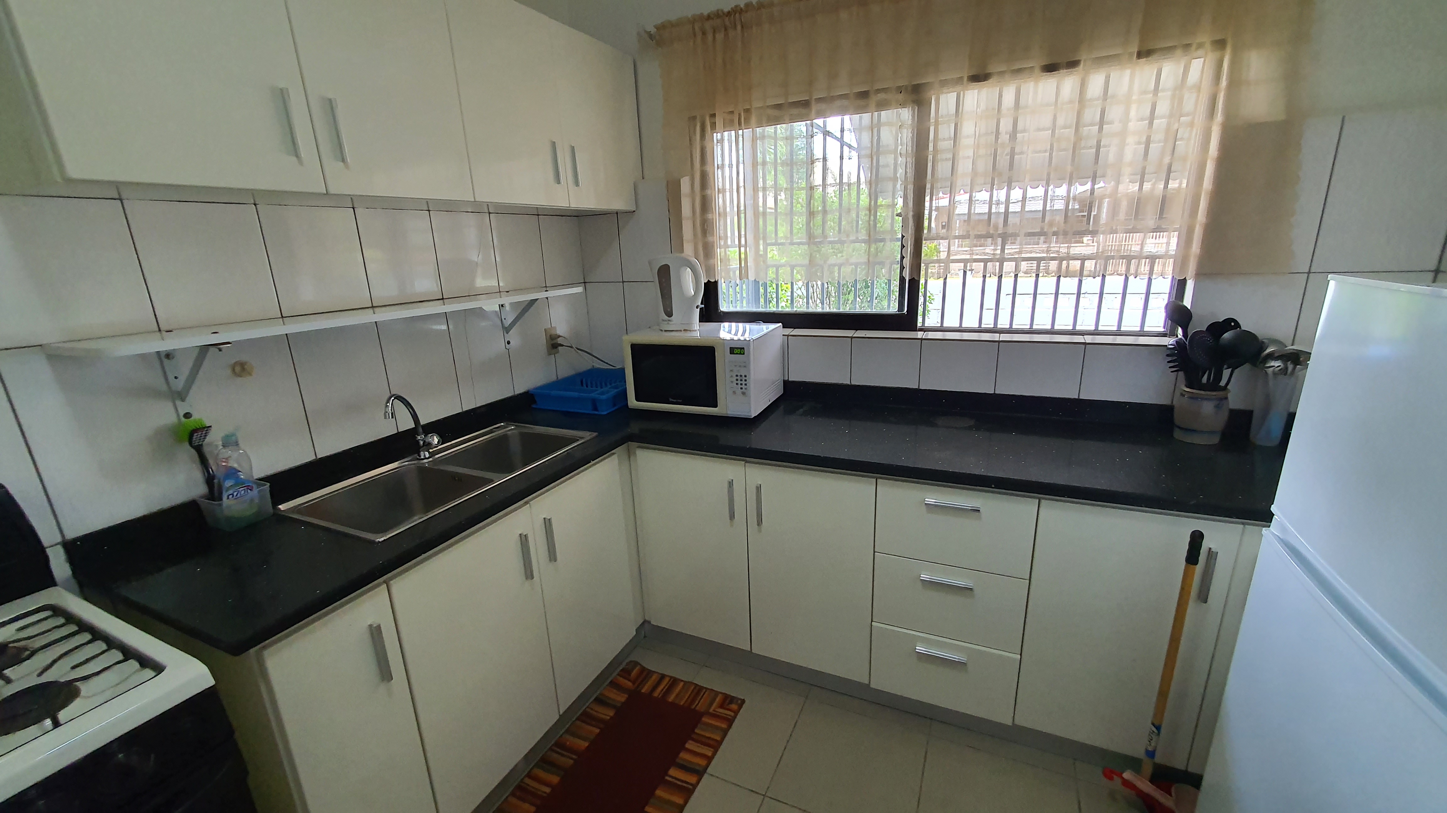 Keuken met apparaten